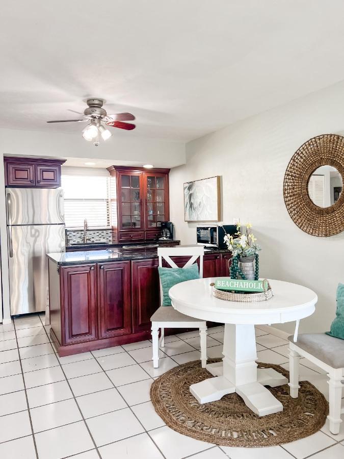 Knot A Care Remodeled Direct Water Access Condo With Ocean And Pool Views Now Sleeps Six Marco Island Exteriér fotografie