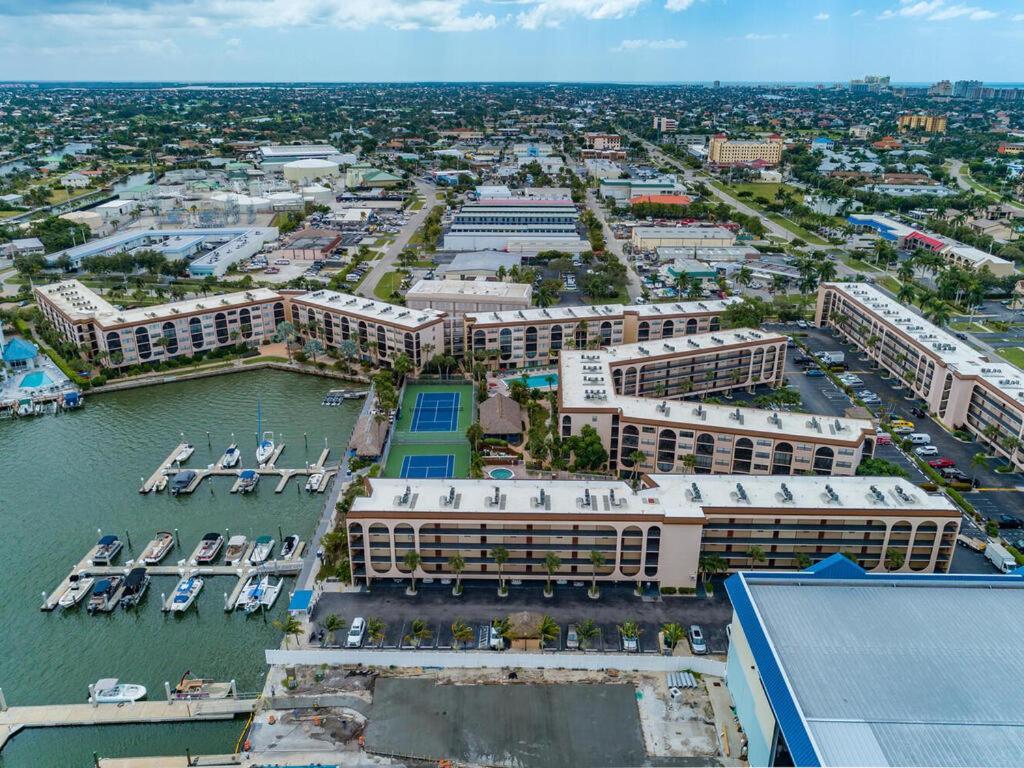 Knot A Care Remodeled Direct Water Access Condo With Ocean And Pool Views Now Sleeps Six Marco Island Exteriér fotografie