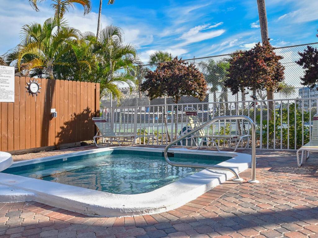 Knot A Care Remodeled Direct Water Access Condo With Ocean And Pool Views Now Sleeps Six Marco Island Exteriér fotografie