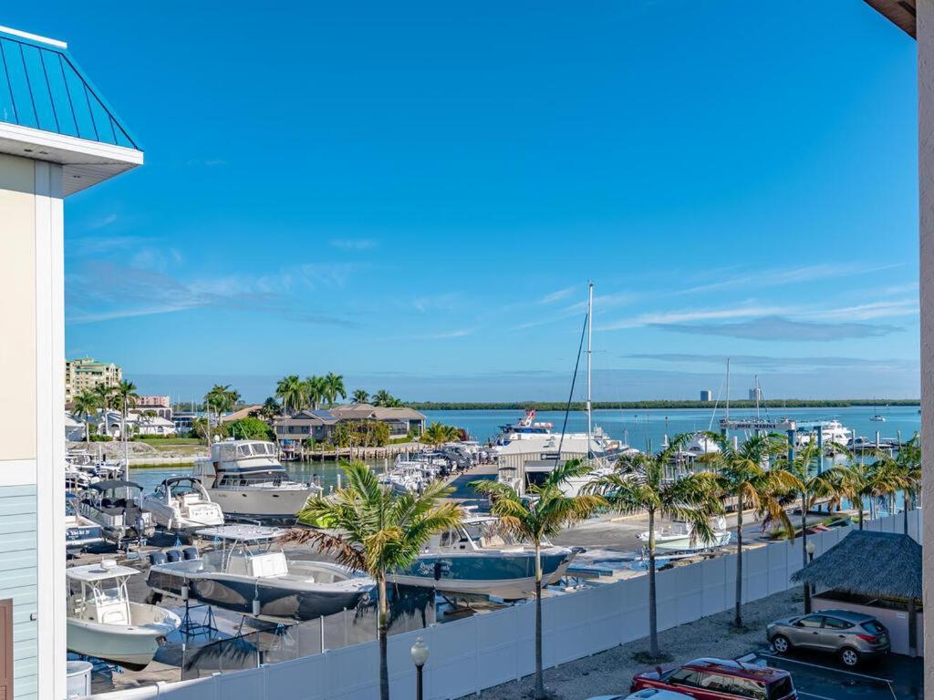 Knot A Care Remodeled Direct Water Access Condo With Ocean And Pool Views Now Sleeps Six Marco Island Exteriér fotografie